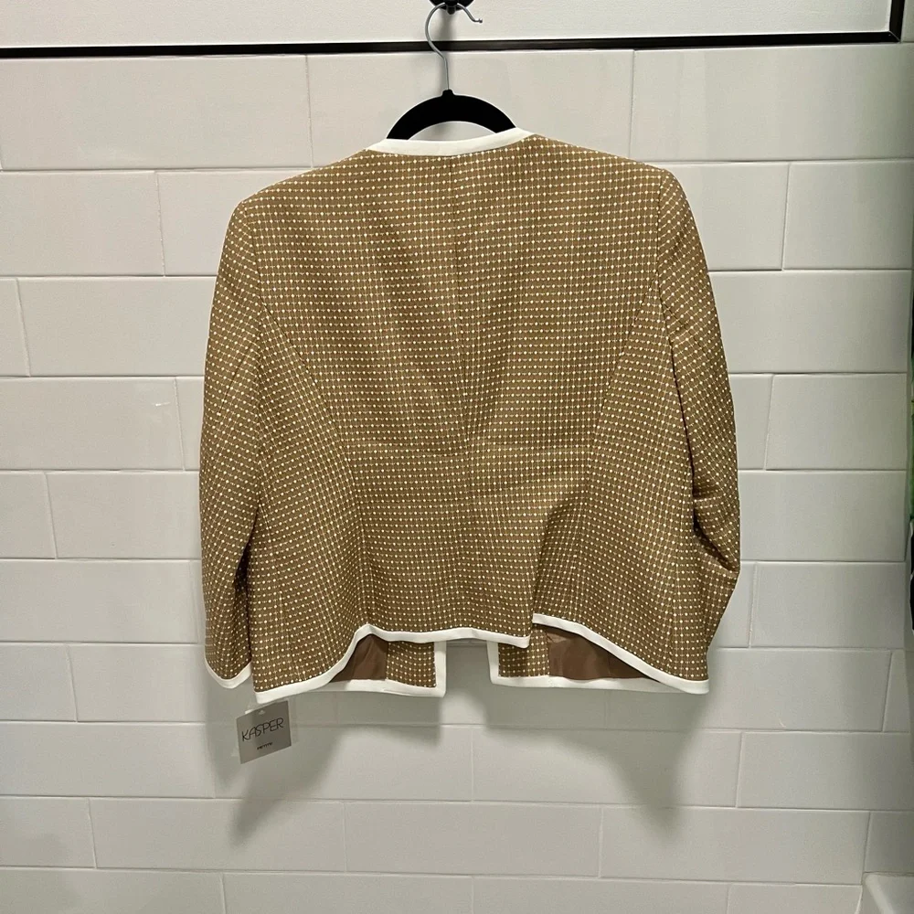 Kasper Tan and White Contrast Trim Blazer - Picture 7 of 8